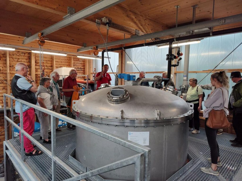 Besichtigung der Technik im Strandbad Thun
