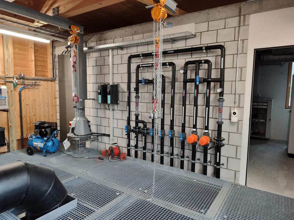 Besichtigung der Technik im Strandbad Thun